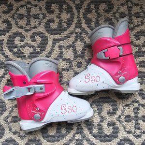 Youth ski boots